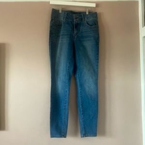 Brand new D jeans size 6- never worn!